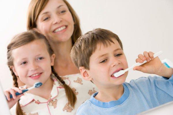 Bệnh răng miệng thường gặp ở trẻ em theo từng độ tuổi mà các mẹ cần biết