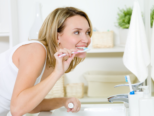 Khai phá công dụng tối ưu của dầu dừa trong việc bảo vệ răng miệng nhà bạn