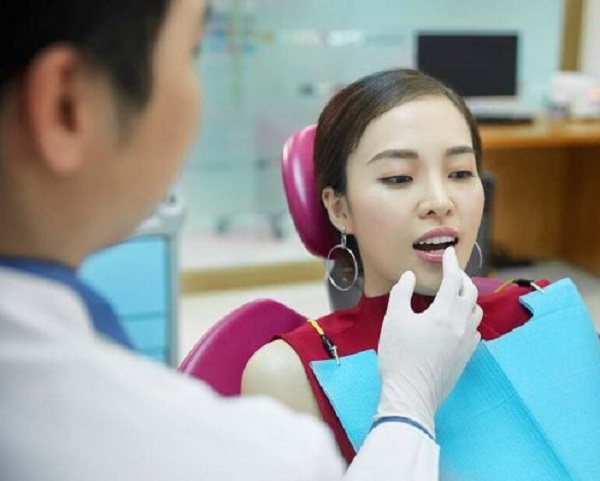 Làm sao để làm trắng răng bị ố vàng Làm sao để làm trắng răng bị ố vàng