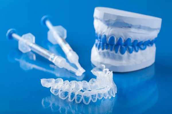 Làm sao để làm trắng răng bị ố vàng Làm sao để làm trắng răng bị ố vàng