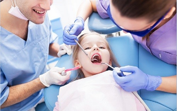 Nha khoa trẻ em và tầm quan trọng của việc cho trẻ đi khám răng định kỳ Nha khoa trẻ em và tầm quan trọng của việc cho trẻ đi khám răng định kỳ