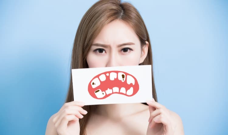 Những thói quen xấu gây hại cho răng mà bạn nên tránh xa Những thói quen xấu gây hại cho răng mà bạn nên tránh xa