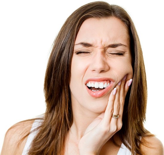 triệu chứng răng miệng liên quan đến chu kì kinh nguyệt phụ nữ